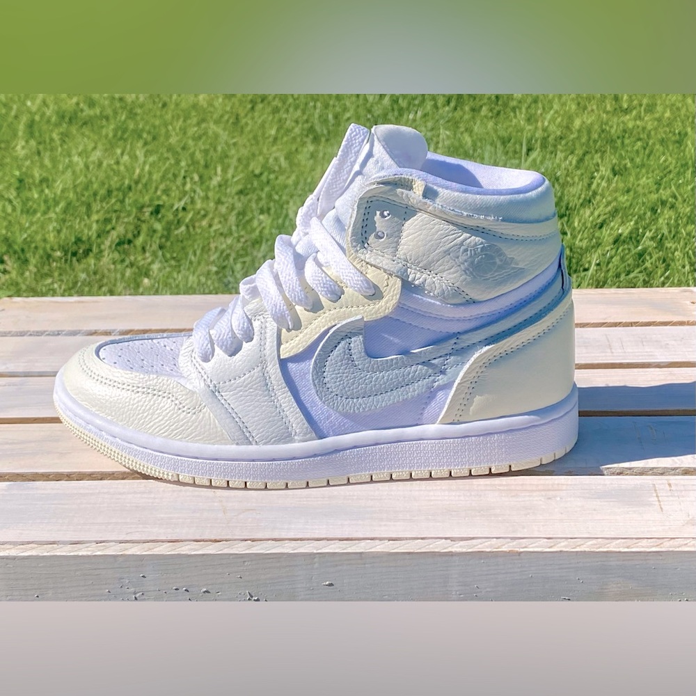 Nike Women’s Air Jordan 1 MM High White Pure Platinum Sail Size 6.5 FB9891-100